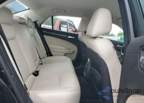 2015 Chrysler 300 Limited z USA, uszkodzony, nr VIN 2C3CCARG6FH757195